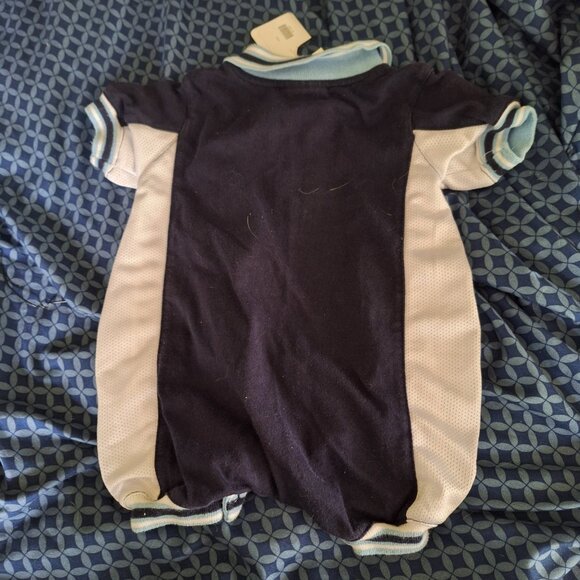 Reebok onesie 6 to 9 months - Picture 6 of 6